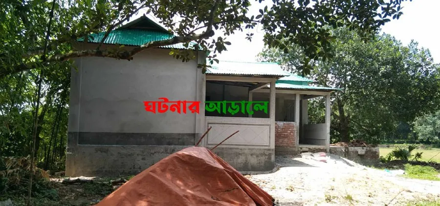 ইজ্জতপুরে বনভূমিতে নবনির্মিত কদম আলীর বাড়ি